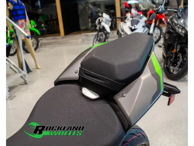 2025 Kawasaki Z900 in Sport Touring in Ottawa - Image 10