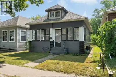 Welcome to newly renovated 505 McKay, located in a prime central Windsor area that's nestled on a qu...