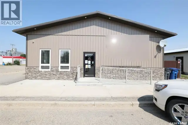 200 Main STREET Avonlea, Saskatchewan in Commercial & Office Space for Sale in Moose Jaw - Image 11