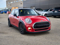 Come see this capable 2019 MINI 5 Door Cooper | Sunroof | Backup Cam | Adaptive Cruise | Heated Seat... (image 6)