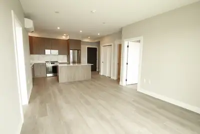 Suite Amenities Air conditioner Washer in suite Dishwasher available Hardwood floors Ensuite bathroo...