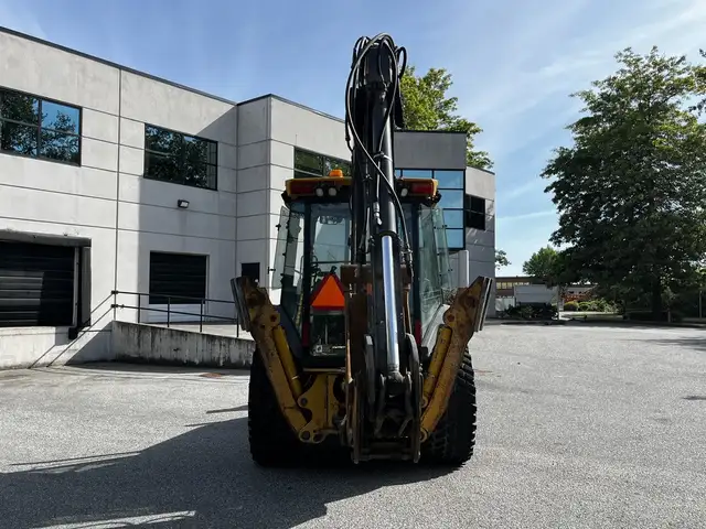 2010 John Deere 310SJ 4x4 Wheel Loader Extended Hoe 4 in 1 92 in in Heavy Trucks in Edmonton - Image 9