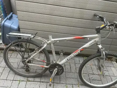 Giant Boulder SE Mountain Bike, View more