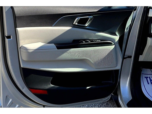 2023 Kia Carnival LX in Cars & Trucks in Barrie - Image 2