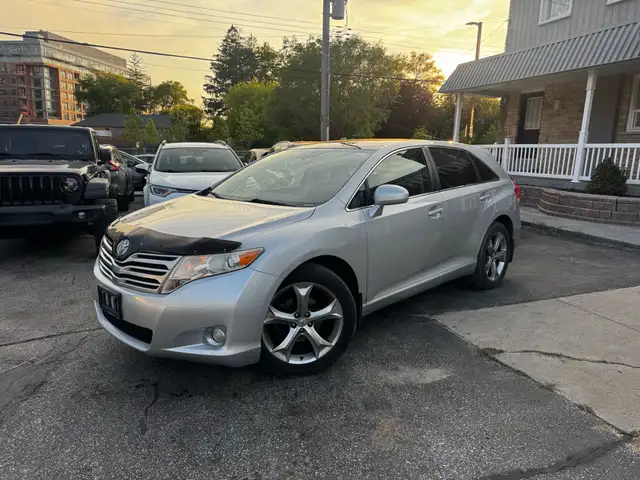 2010 Toyota Venza 4dr Wgn V6 AWD **ONE OWNER** | **NO ACCIDENT** in Cars & Trucks in City of Toronto - Image 4