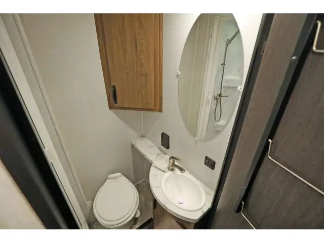 2021 Forest River Sunseeker Forester 2380 B+ DIESEL Full paint in RVs & Motorhomes in Laval / North Shore - Image 21