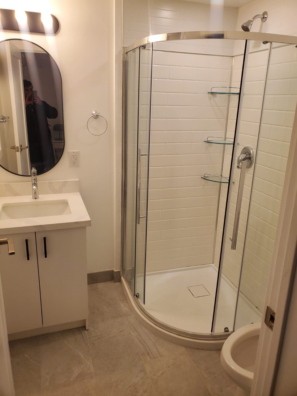 Bachelor Unit-1600PM- No credit checks, Posh Location Toronto 2
