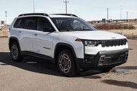 This Jeep Cherokee has a dependable Intercooled Turbo Gas/Electric I-4 1.6 L/98 engine powering this... (image 5)