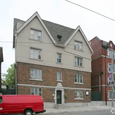 ~Special Limited Time Offer: 1 Months Free Rent!~ Units for Rent at 921, 923, and 925 St. Clair Aven...