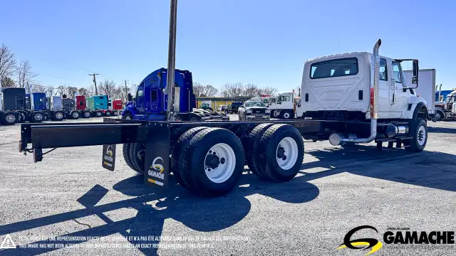 2010 INTERNATIONAL 7600 DAY CAB LONG CHASSIS in Heavy Trucks in Oshawa / Durham Region - Image 6