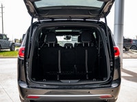 Welcome to 400 Chrysler Dodge Jeep Ram. 3.6L Pentastar V-6 engine - Advanced infotainment system - C... (image 7)