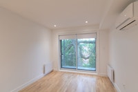 Renovated Akelius studio apartment for rent. Located near Decelles Ave in the Cote-des-Neiges neighb... (image 5)