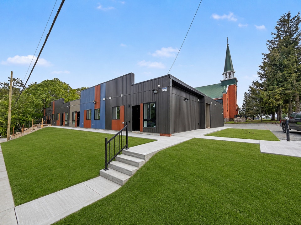 Unit 6- 199 Pine Street Tay Ontario L0K 2C0 2