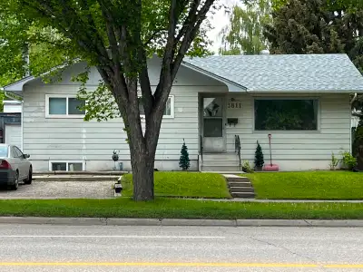 Available November 1 3811 charleswood drive NW T2L 2C7 one bedroom in basement This house is conveni...