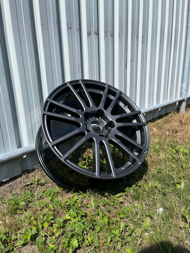 18" Subaru STI OEM Wheels by Enkei Gunmetal MINT Pneus et jantes