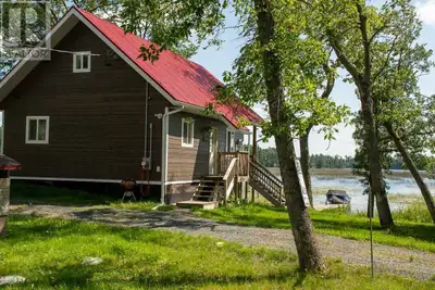 Cabin or home on the peaceful shores of Snake Bay, Lake of the Woods. Built in 2019, this 827 sq. ft...