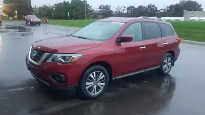 6 Cylinder Engine, Automatic Transmission, 4x4, ONE OWNER, NO REPORTED ACCIDENTS, 3 Row Seats, 7 Pas...