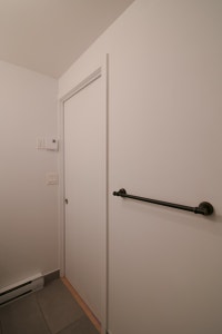 Renovated Akelius one bedroom apartment for rent. Located near Marie-Anne in the Plateau Mont-Royal... (image 6)
