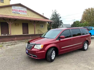 Chrysler Town and Country Touring 167KM CLEAN $12499.99 CERT*