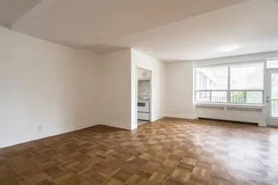 one bedroom, Avenue and Oriole Parkway - ID 4026, View more