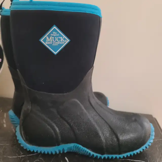 Youth boy winter waterproof boots The Original Muck Boot Company in Kids & Youth in Calgary - Image 2