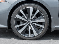 Come see this 2022 Nissan Altima 2.5 Platinum before someone takes it home! *Get Your Money's Worth... (image 3)
