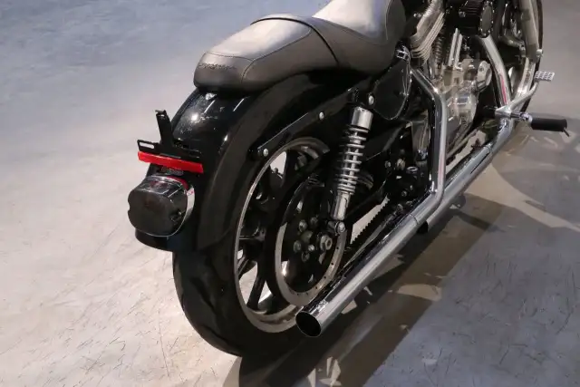 2014 Harley-Davidson SPORTSTER SUPERLOW XL883L in Sport Bikes in Ottawa - Image 13