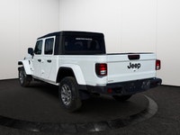 Cloth Low-Back Bucket Seats, Remote Start System, Heated Front Seats, Heated Steering Wheel, Uconnec... (image 3)