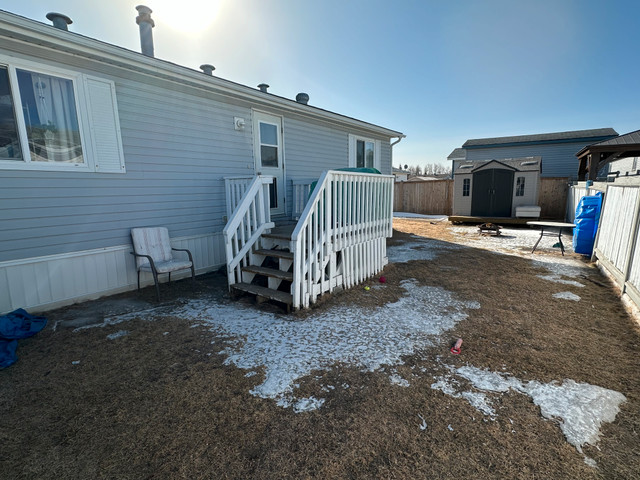 113 Hoehne St  Fully Furnished 3 Bed 1 Bath Mobile Fenced Yard in Long Term Rentals in Fort McMurray - Image 2