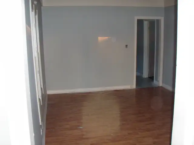 Spacious lower 3 Bedroom Apartment