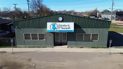 C20//Brandon/immaculate 6 office plus reception and board room area. paved parking for 6 vehicles, f...