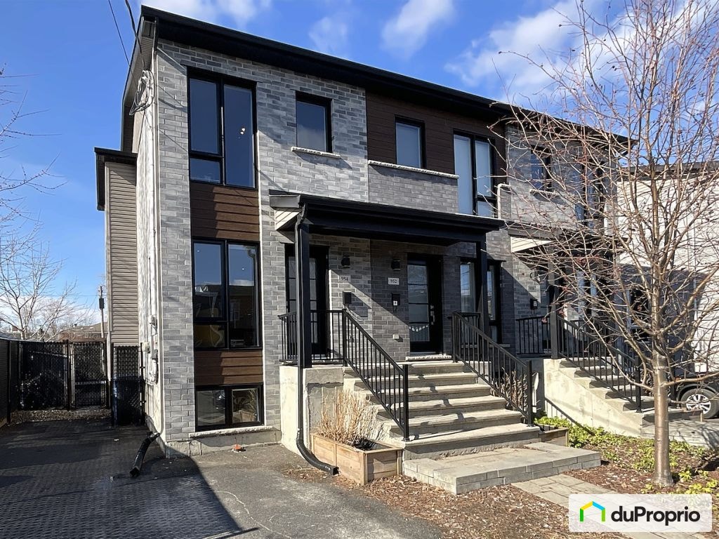 $625,000 - Townhouse for sale in Longueuil (Vieux-Longueuil) — photo 1