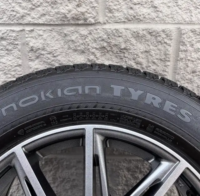(95%) 4x 235/60R18 Nokian Winters w/ Volvo XC60 18" Rims in Tires & Rims in City of Toronto - Image 6