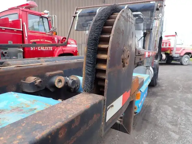 2001 Mack RB688S in Heavy Trucks in Longueuil / South Shore - Image 33
