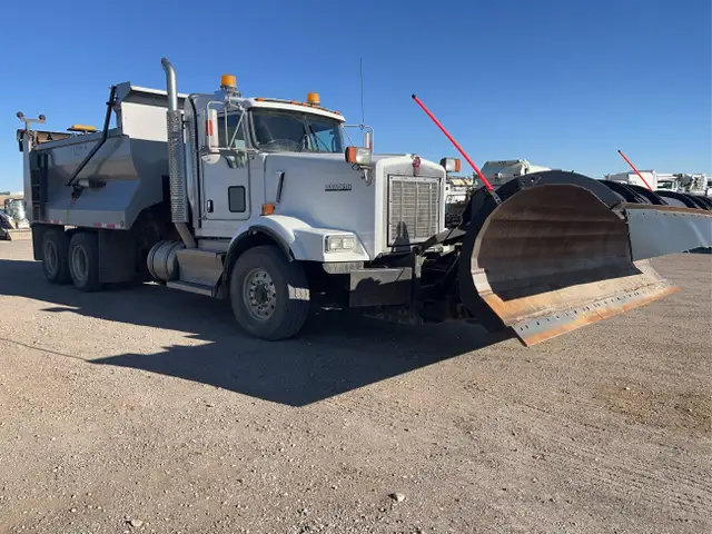 2016 Kenworth T800 in Heavy Trucks in Calgary - Image 7