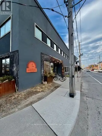 Prime corner, restaurant or retail, or daycare currently a restaurant licensed for 100 persons indoo...