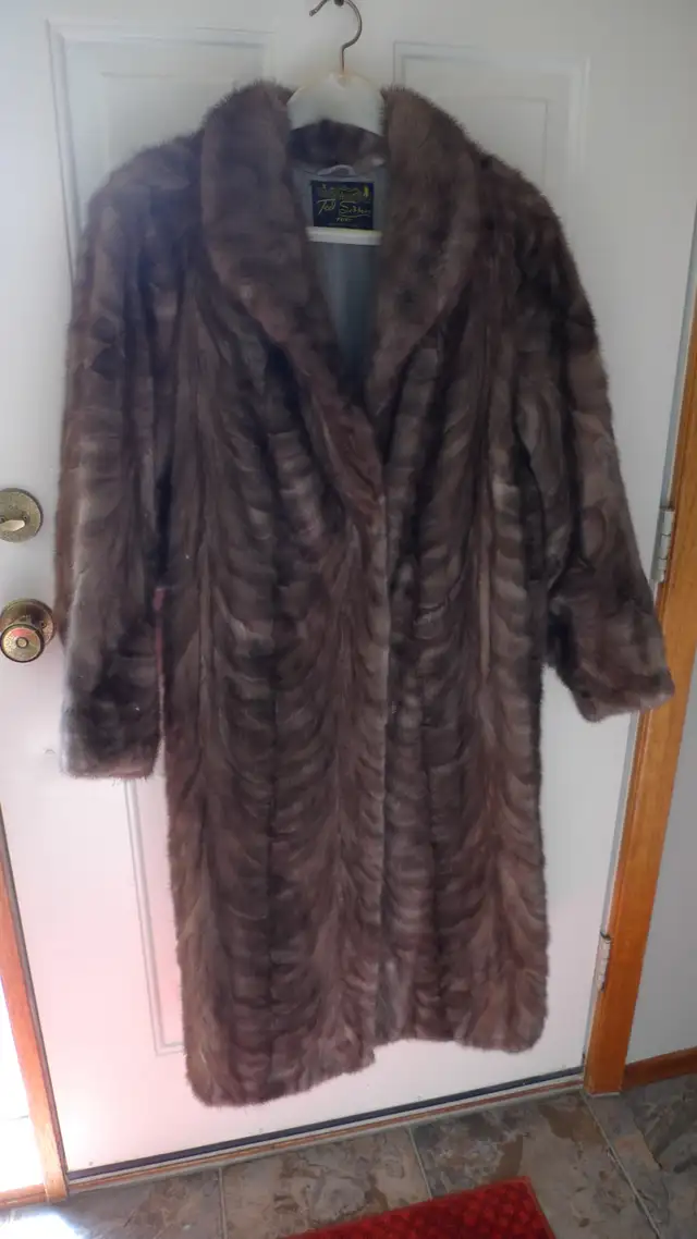 Mink Coat in Women's - Tops & Outerwear in Red Deer - Image 2