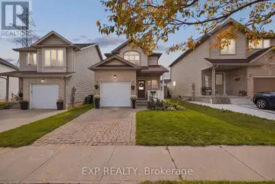 Welcome to 116 Henhoeffer Crescent, a beautifully maintained, fully renovated, one-owner detached ho...