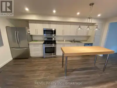 Welcome to this charming 3-bedroom, 1.5 bathroom, townhouse condo in a quiet, north-end Niagara Fall...