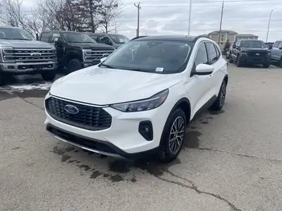 This Ford Escape boasts a Gas/Electric I-4 2.5 L/152 engine powering this Variable transmission. TRA...