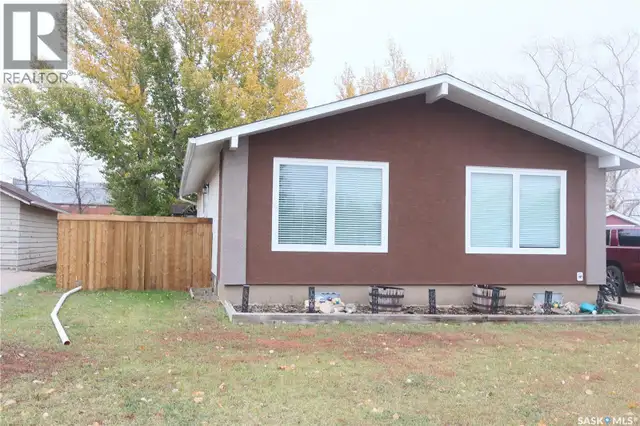 107 Empire PLACE Assiniboia, Saskatchewan in Houses for Sale in Moose Jaw - Image 40