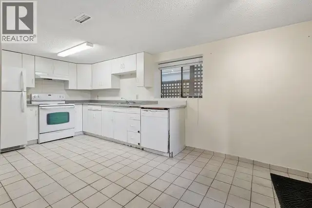 Ground level 3229 W 11TH AVENUE Vancouver, British Columbia in Long Term Rentals in Vancouver - Image 14