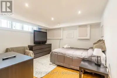D - 903.5 BATHURST STREET Toronto (Annex), Ontario
