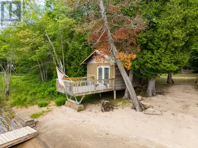 Welcome to Wahwashkesh Lake, Parry Sound's largest lake with excellent fishing. This 4 season year r...