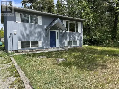 Welcome to the quietest neighborhood in Fairmont known as The Meadows. Here is a lovely 3 bedroom ho...