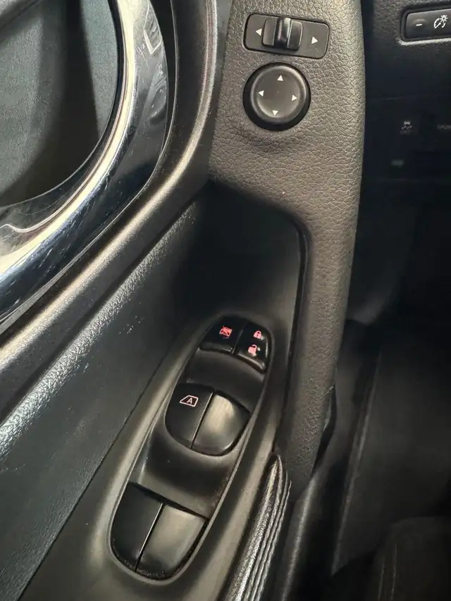 2016 Nissan Rogue AWD 4dr SV in Cars & Trucks in Longueuil / South Shore - Image 17