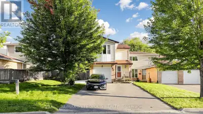 Welcome to 892 Gentry Crescent! This well-maintained 3-bedroom semi-detached home offers a bright an...