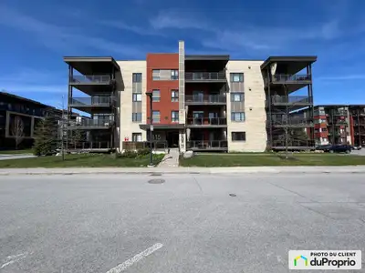 Superbe condo 2 chambres Secteur Plateau / Gatineau Situé au 3e étage du complexe Central, ce spacie...