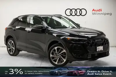 This Audi Q5 delivers a Intercooled Turbo Premium Unleaded I-4 2.0 L/121 engine powering this Automa...