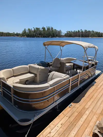 For sale on consignment. Powered with a Yamaha 150HP. Asking $49000.Whether you're casting a line, c...